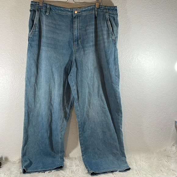 Universal Thread Women’s Relaxed Straight Leg Denim Jeans Size 18 - Picture 2 of 11